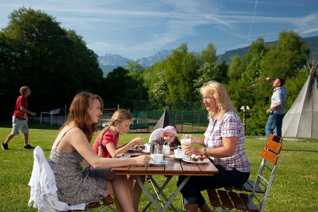 טייסנדורף Haus Chiemgau - Kolping-Familienhotel מראה חיצוני תמונה