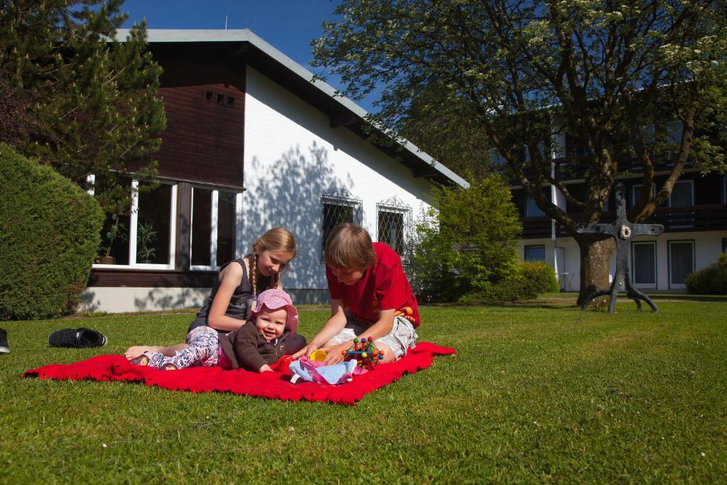 טייסנדורף Haus Chiemgau - Kolping-Familienhotel מראה חיצוני תמונה